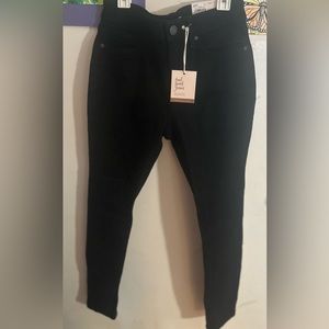 Brand New Lauren Conrad Size 2 High Rise Curvy Skinny Jeans (black)
